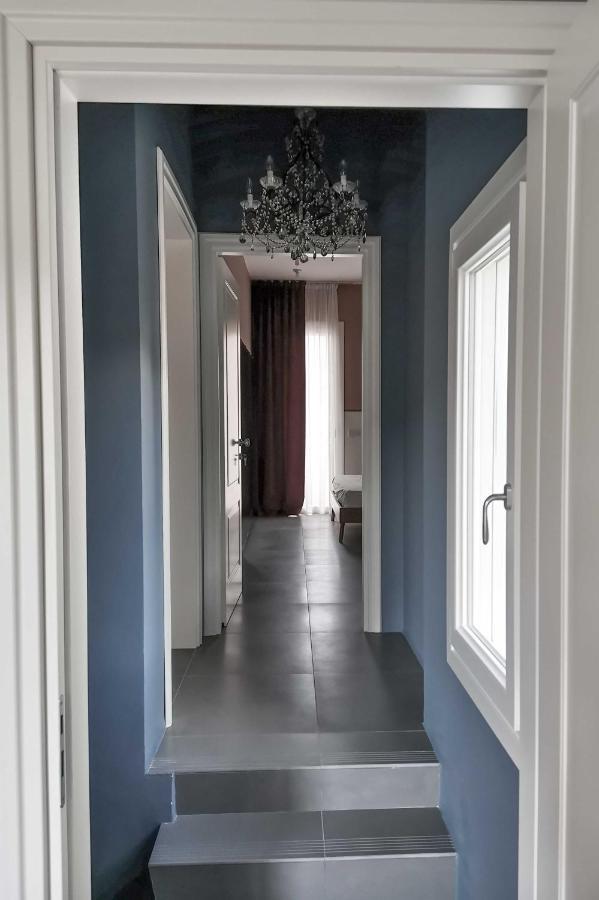 Casa Sebina - Your Design Home On The Lake - 3 Bathrooms 3 Bedrooms デセンツァーノ・デル・ガルダ エクステリア 写真