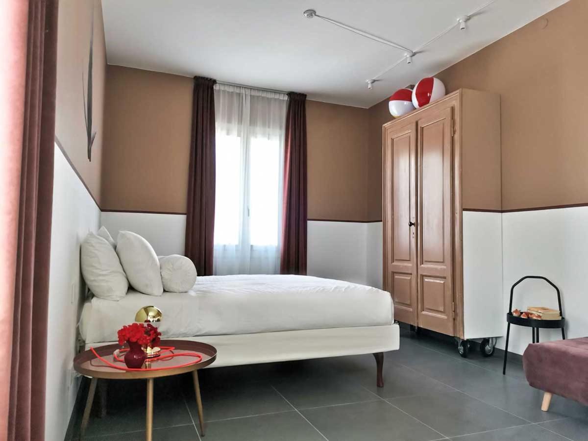 Casa Sebina - Your Design Home On The Lake - 3 Bathrooms 3 Bedrooms デセンツァーノ・デル・ガルダ エクステリア 写真